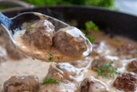 Classic Swedish Meatballs with Creamy Gravy Recipe