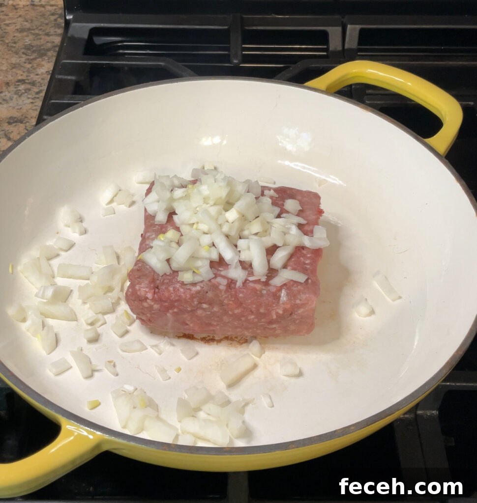 Cheesy Taco Tortellini Skillet -> Taco Tortellini Skillet with Melty Cheese and Taco Flavor 4 img 11028 3