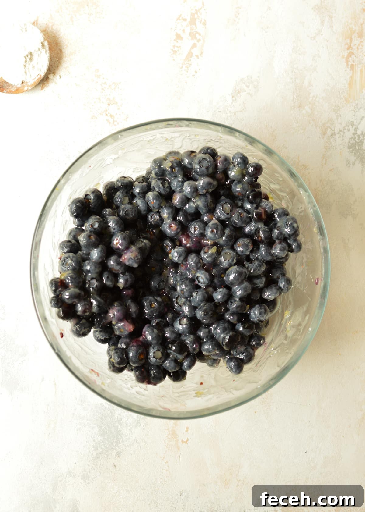 Gluten-Free Blueberry Pie Recipe: Flaky Crust & Fresh Filling 5 fresh blueberries in a bowl