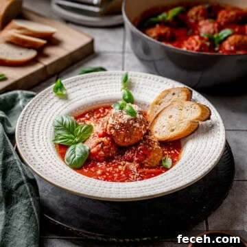 Classic Italian Meatballs in Tomato Sauce (Polpette al Sugo)