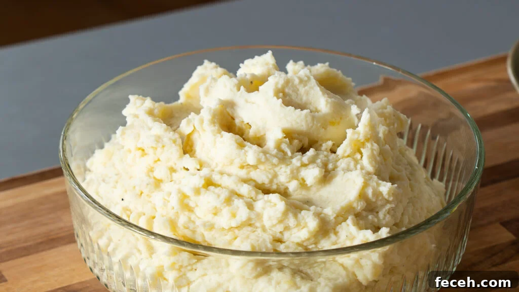 An easy mashed potato recipe-creamy mashed potatoes in a bowl.