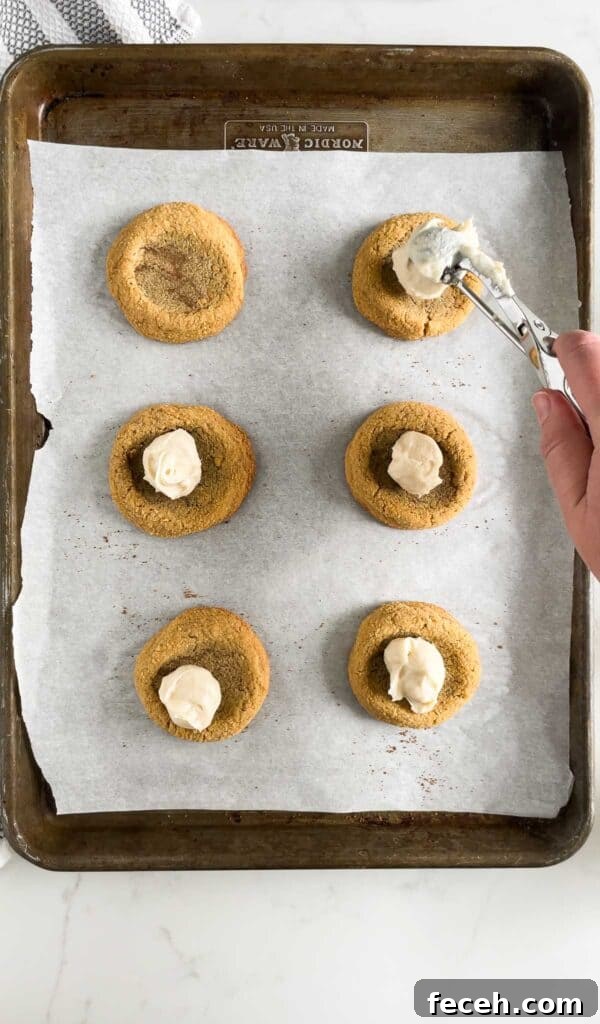 filling graham cracker cookies with cheesecake fillign