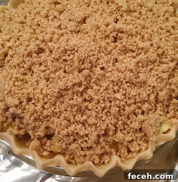 crumb topping on top of apple pie