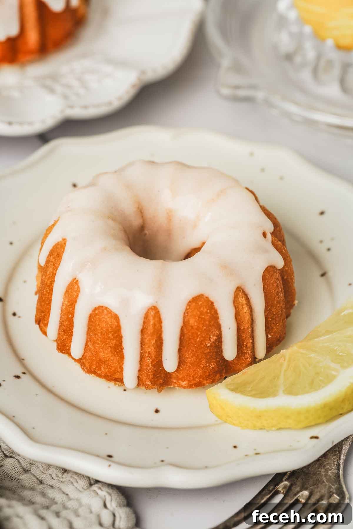 mini cake with lemon glaze
