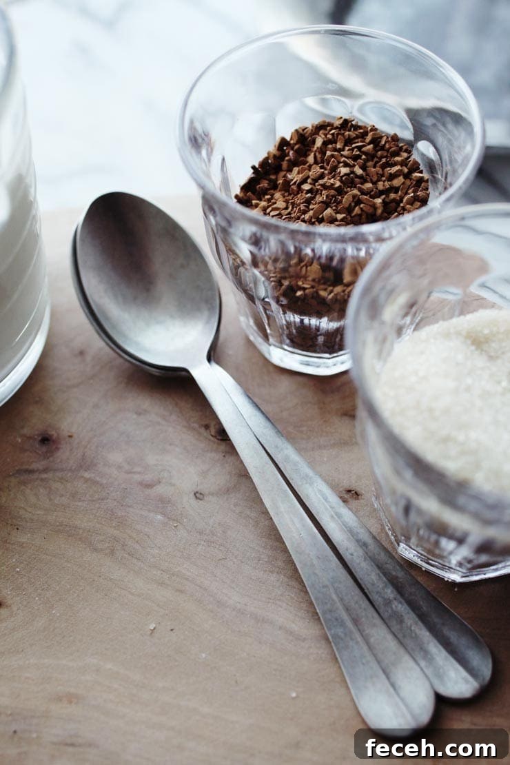 Instant coffee granules for whipped coffee